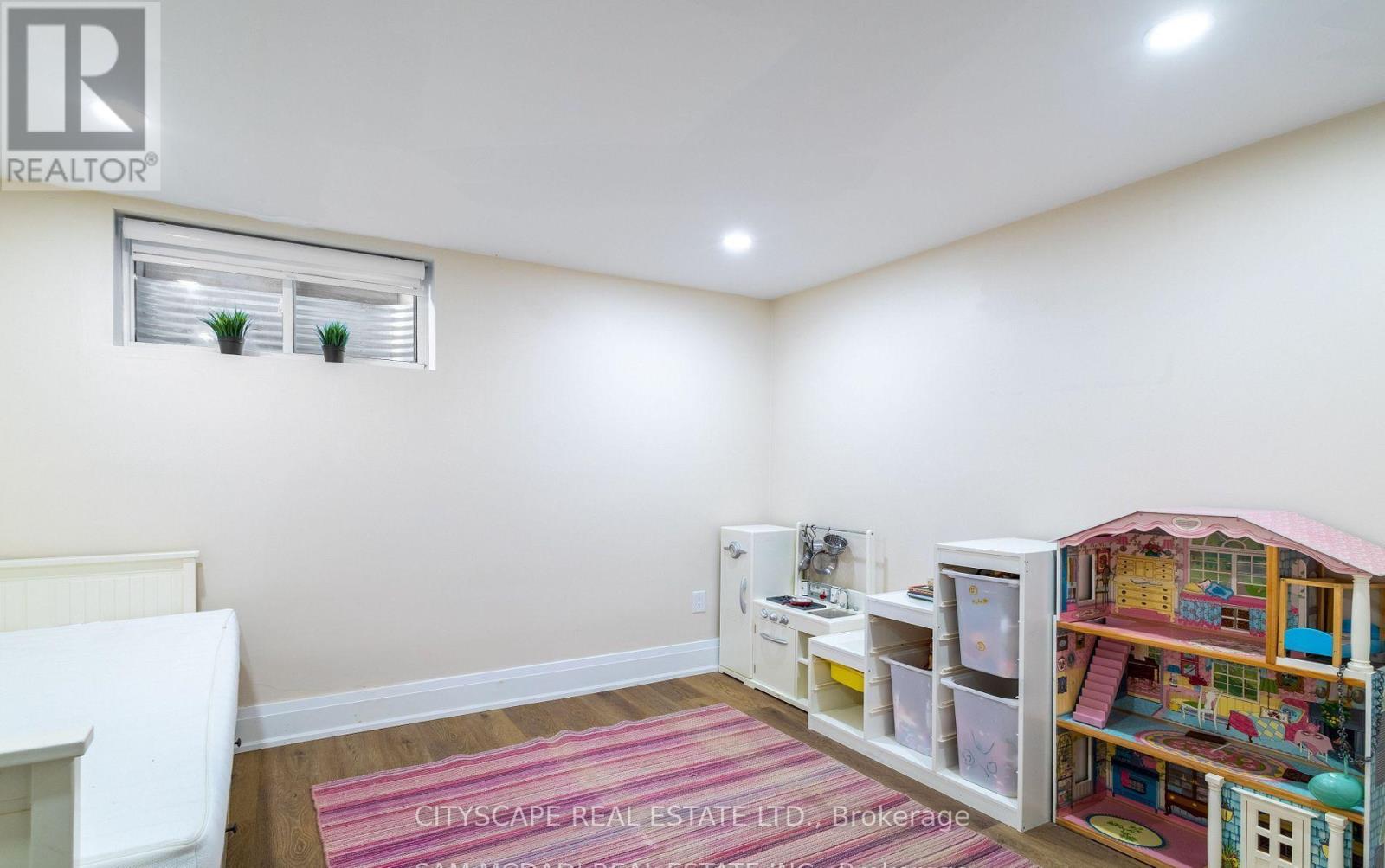 1270 Saginaw Crescent, Mississauga, Ontario  L5H 4B8 - Photo 40 - W12391858