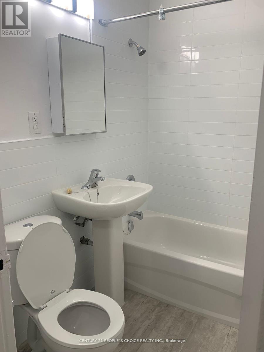 404 - 839 Roselawn Avenue, Toronto, Ontario  M6B 1B5 - Photo 13 - W12382798