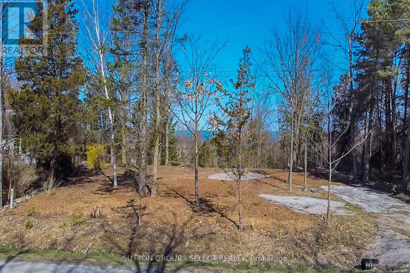 5 Huron View Avenue, Lambton Shores, Ontario  N0N 1J7 - Photo 1 - X12392108