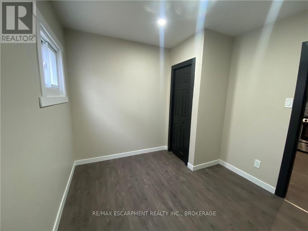 Main - 26 Dacotah Street, St. Catharines, Ontario  L2R 1Z4 - Photo 7 - X12392101