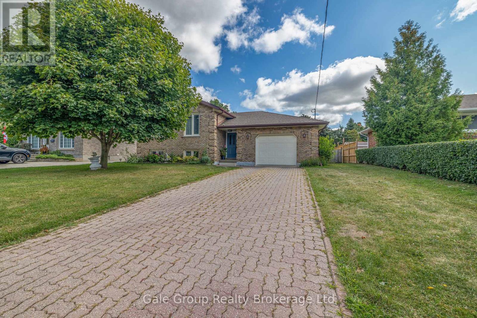81 Bee Street, Woodstock, Ontario  N4S 3Z2 - Photo 1 - X12392072