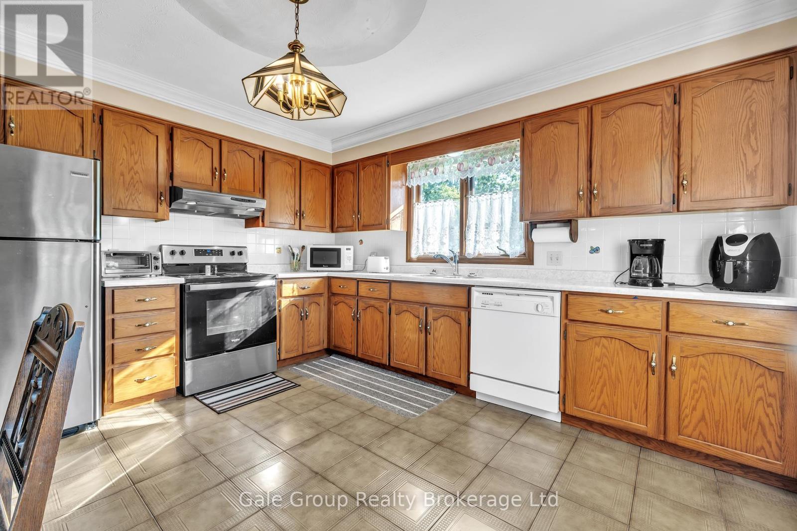 81 Bee Street, Woodstock, Ontario  N4S 3Z2 - Photo 5 - X12392072