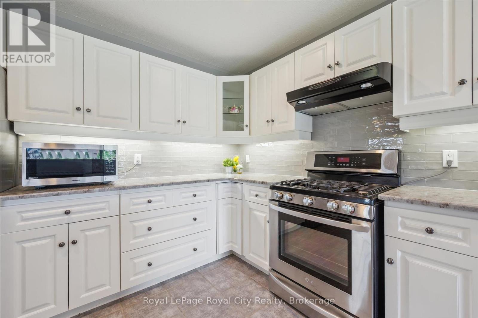 105 Riverwalk Place, Guelph/eramosa (Rockwood), Ontario  N0B 2K0 - Photo 13 - X12392092