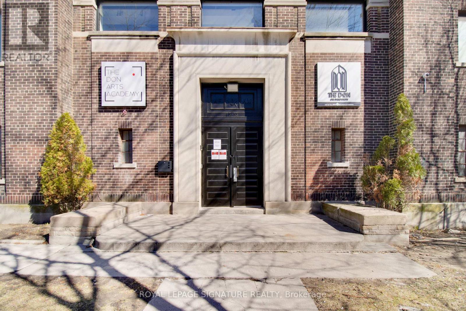 15 Chisholm Avenue, Toronto, Ontario  M4C 4V1 - Photo 2 - E12392004