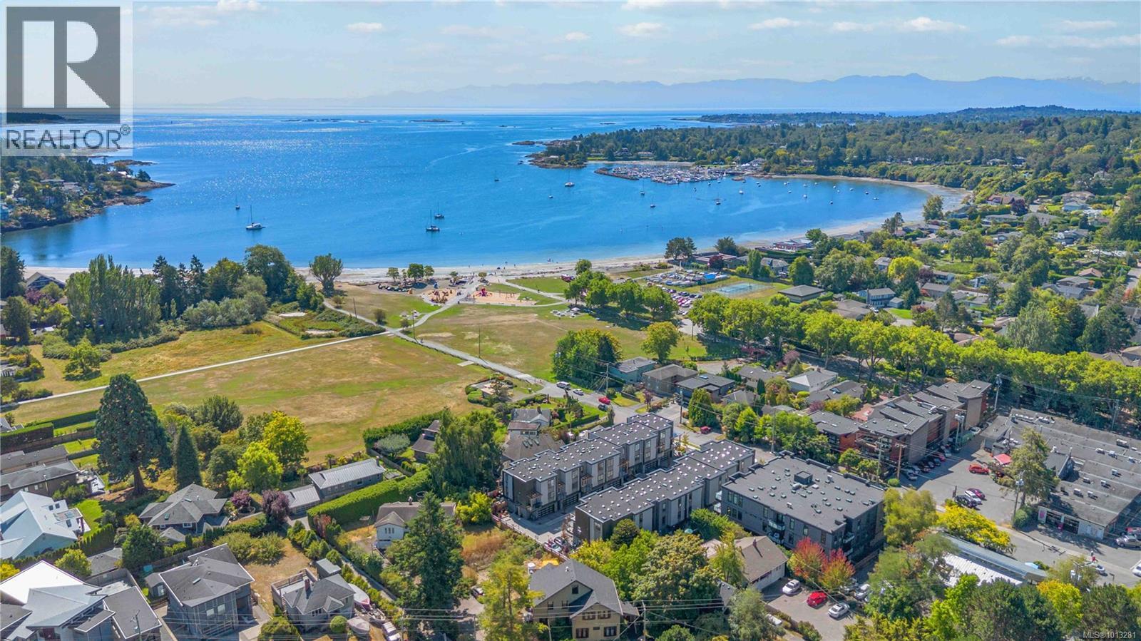 2 2590 Penrhyn St, Saanich, British Columbia