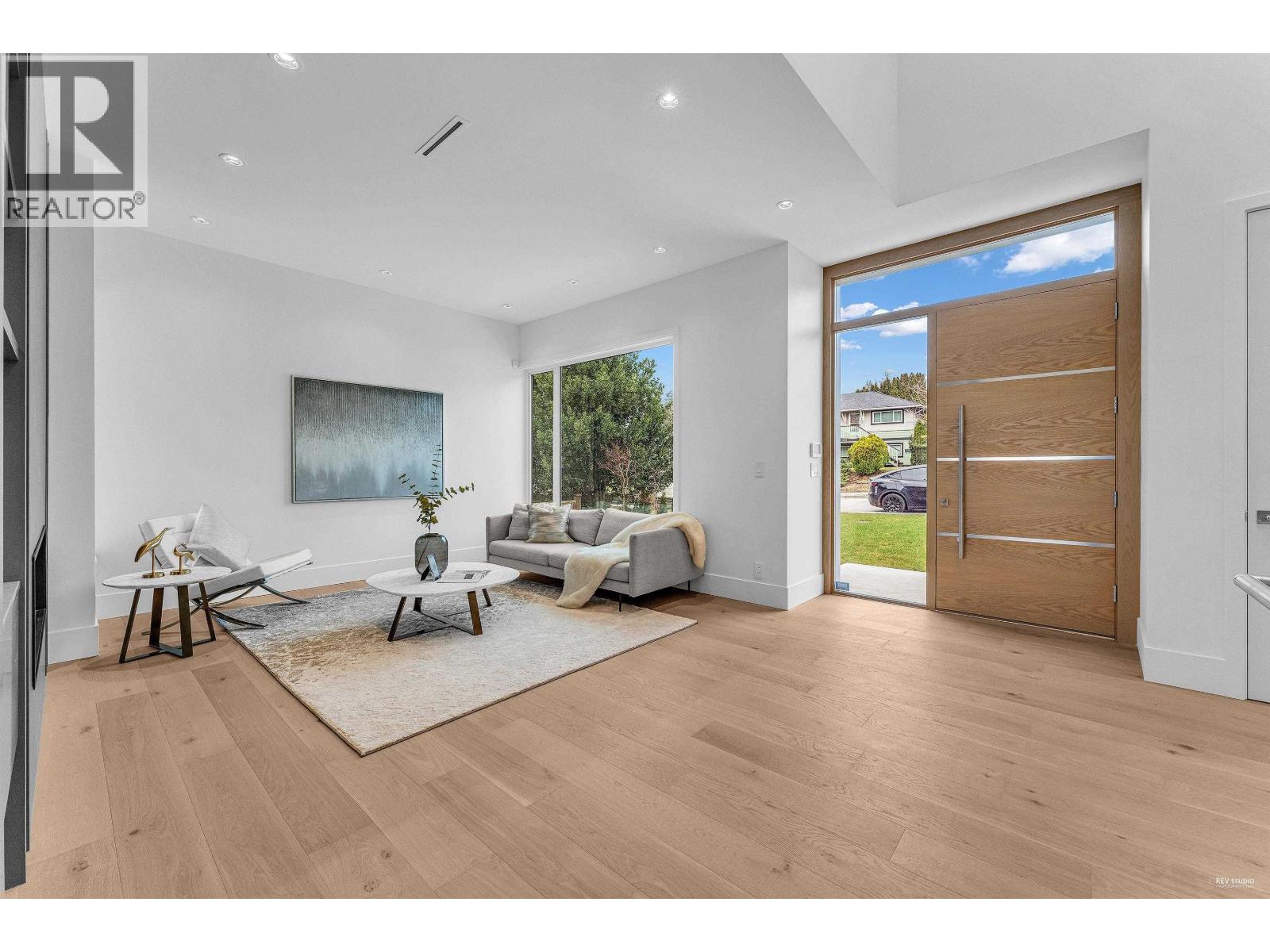Property at 615 E 6TH STREET image 4