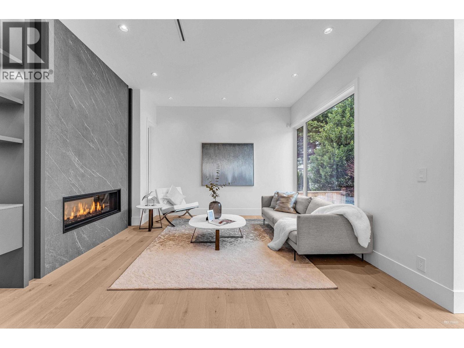 Property at 615 E 6TH STREET image 5