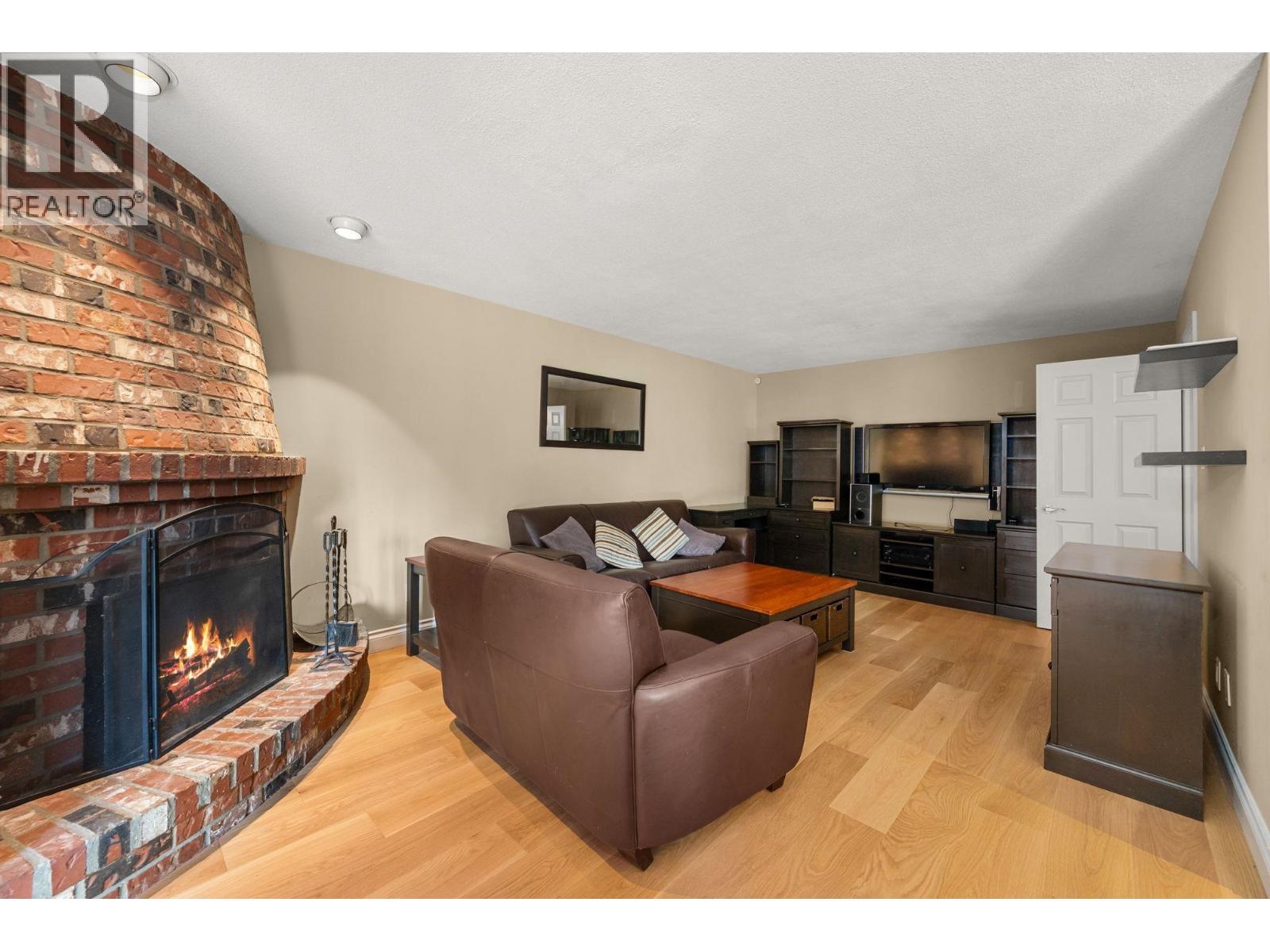 8711 Doulton Place, Richmond, British Columbia  V7C 5A3 - Photo 6 - R3044577