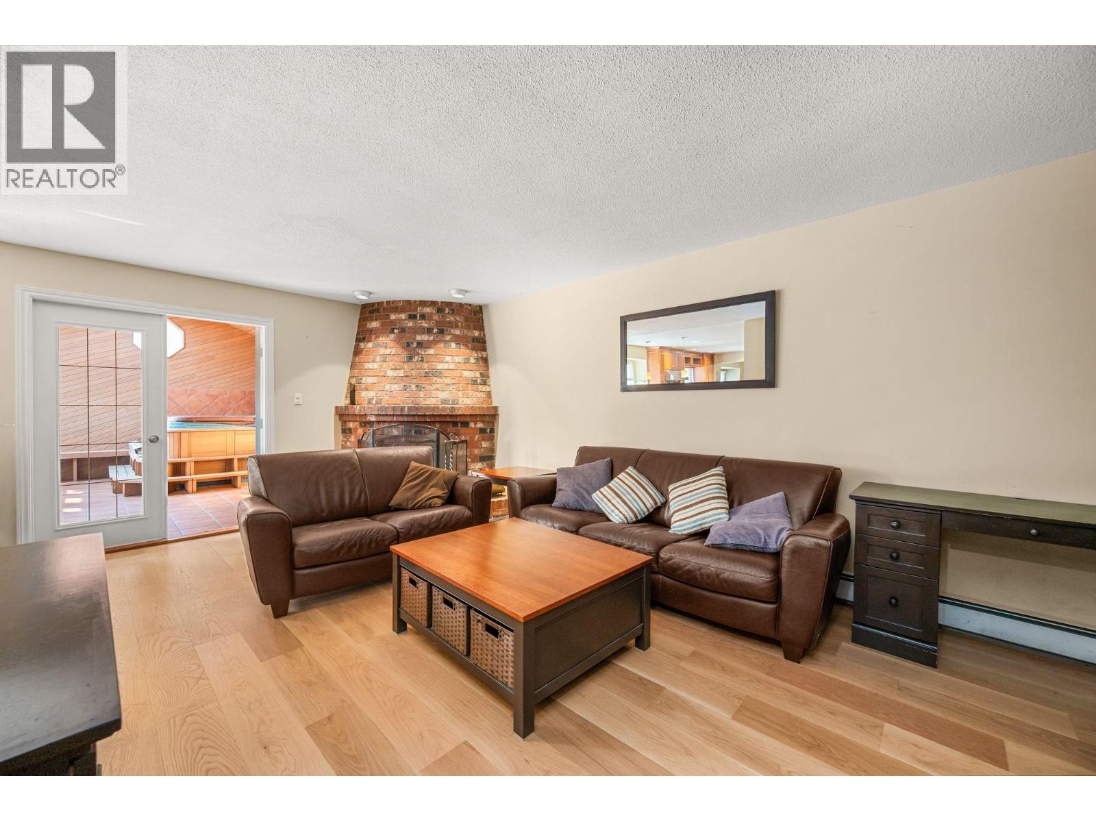 8711 Doulton Place, Richmond, British Columbia  V7C 5A3 - Photo 5 - R3044577