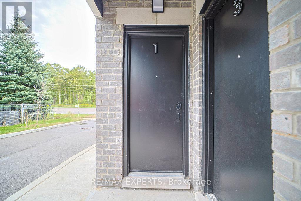 426 Veterans Drive, Barrie, Ontario  L4N 9G9 - Photo 2 - S12392011