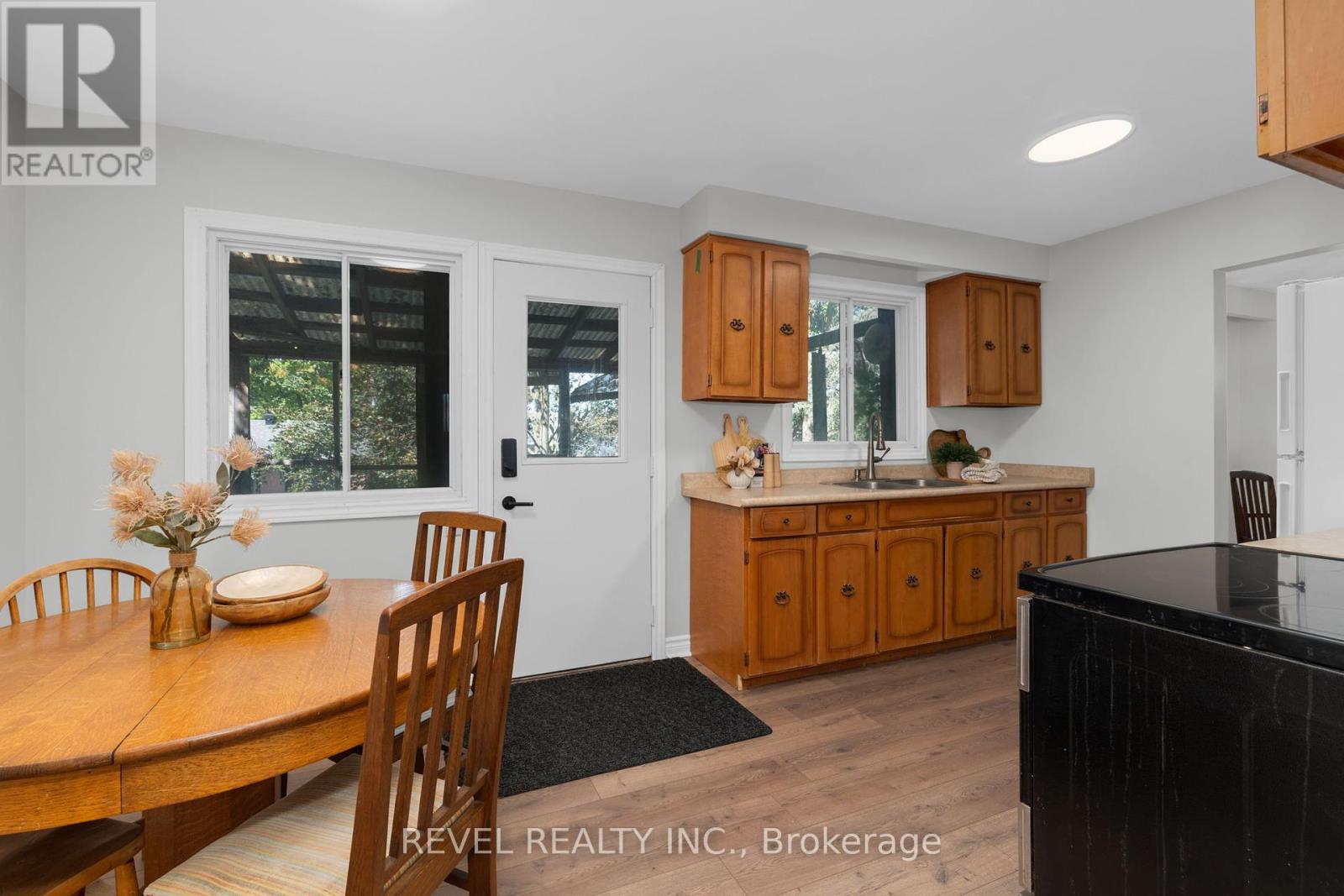 22 Belcourt Avenue, Barrie, Ontario  L4M 4E3 - Photo 13 - S12390396