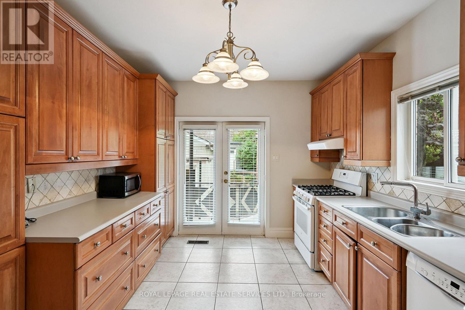 29 Greenlaw Avenue, Toronto (Corso Italia-Davenport), Ontario  M6H 3V6 - Photo 14 - W12391893