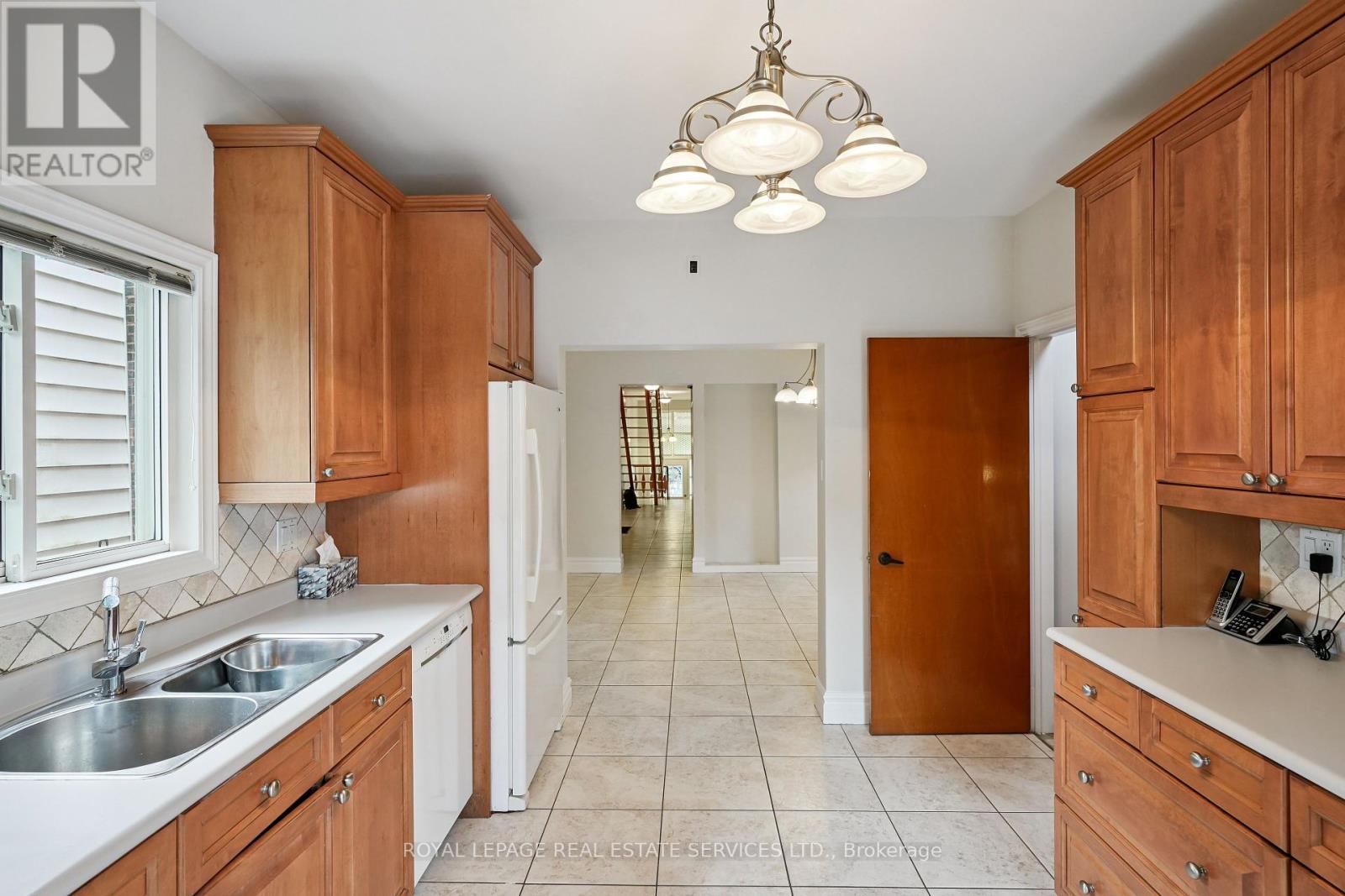 29 Greenlaw Avenue, Toronto (Corso Italia-Davenport), Ontario  M6H 3V6 - Photo 19 - W12391893