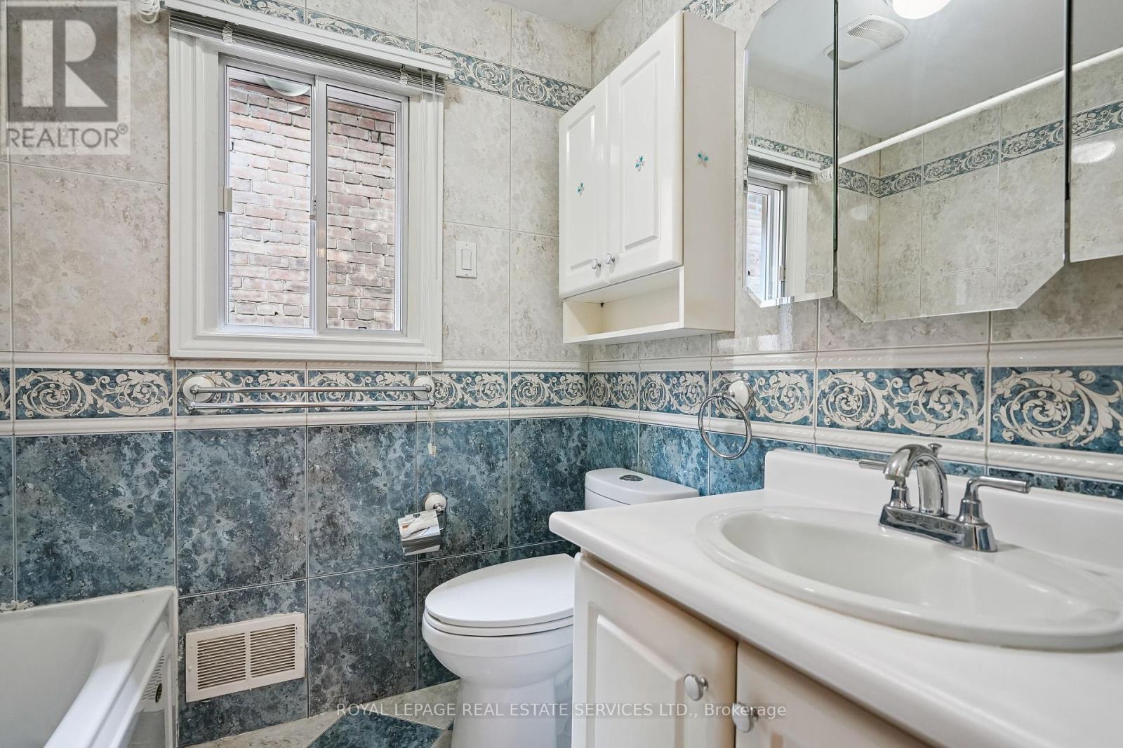 29 Greenlaw Avenue, Toronto (Corso Italia-Davenport), Ontario  M6H 3V6 - Photo 29 - W12391893