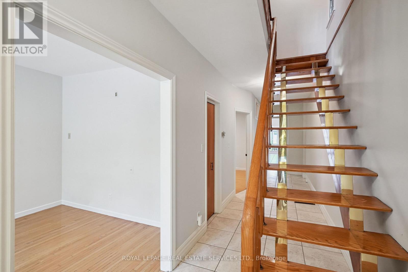 29 Greenlaw Avenue, Toronto (Corso Italia-Davenport), Ontario  M6H 3V6 - Photo 5 - W12391893