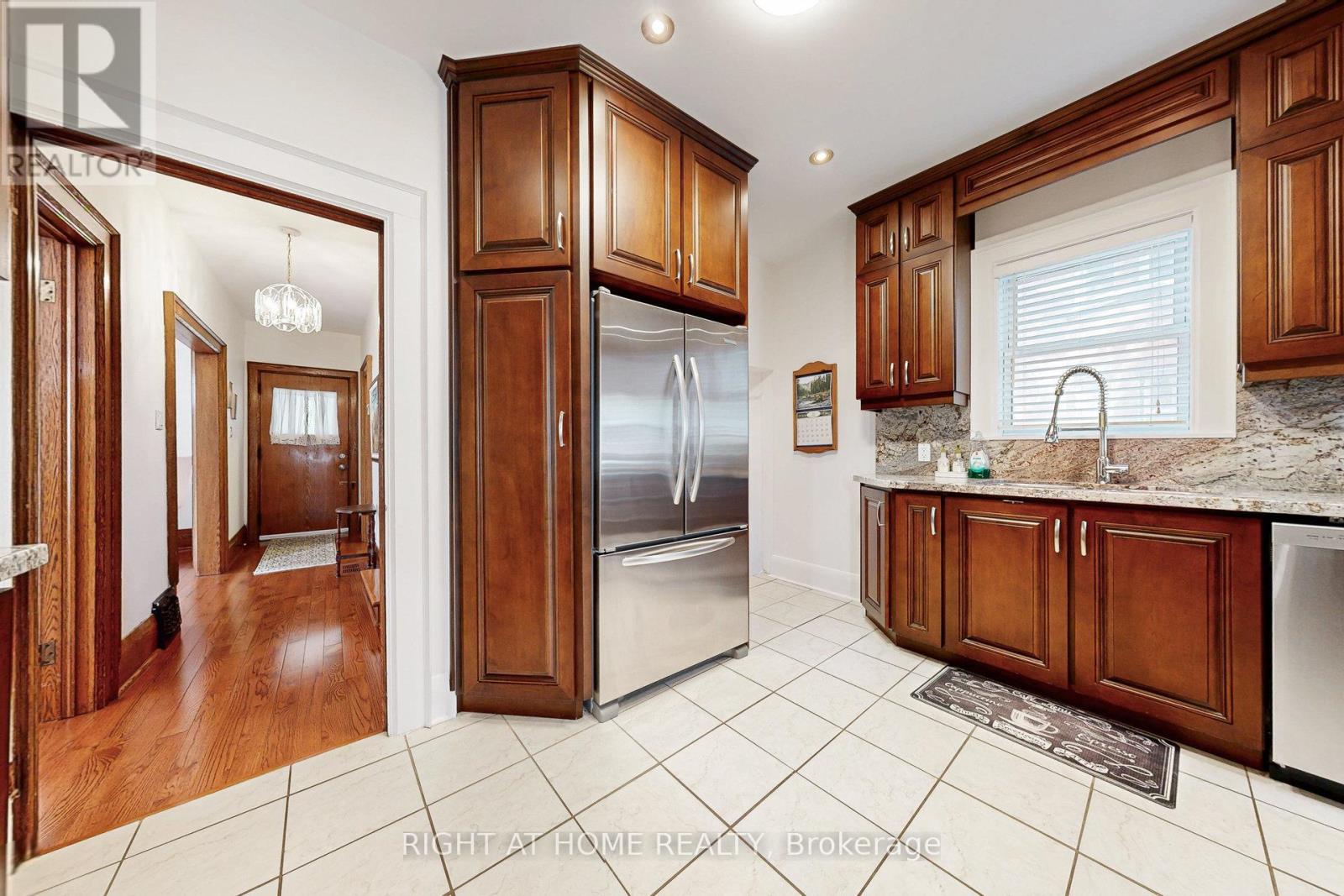 159 Rosemount Avenue, Toronto (Weston), Ontario  M9N 3C2 - Photo 12 - W12391919