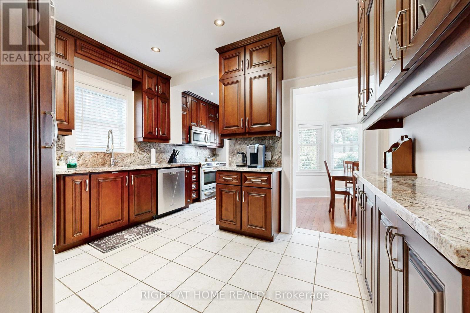 159 Rosemount Avenue, Toronto (Weston), Ontario  M9N 3C2 - Photo 13 - W12391919