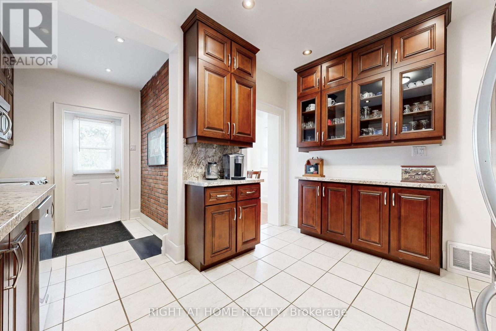 159 Rosemount Avenue, Toronto (Weston), Ontario  M9N 3C2 - Photo 16 - W12391919