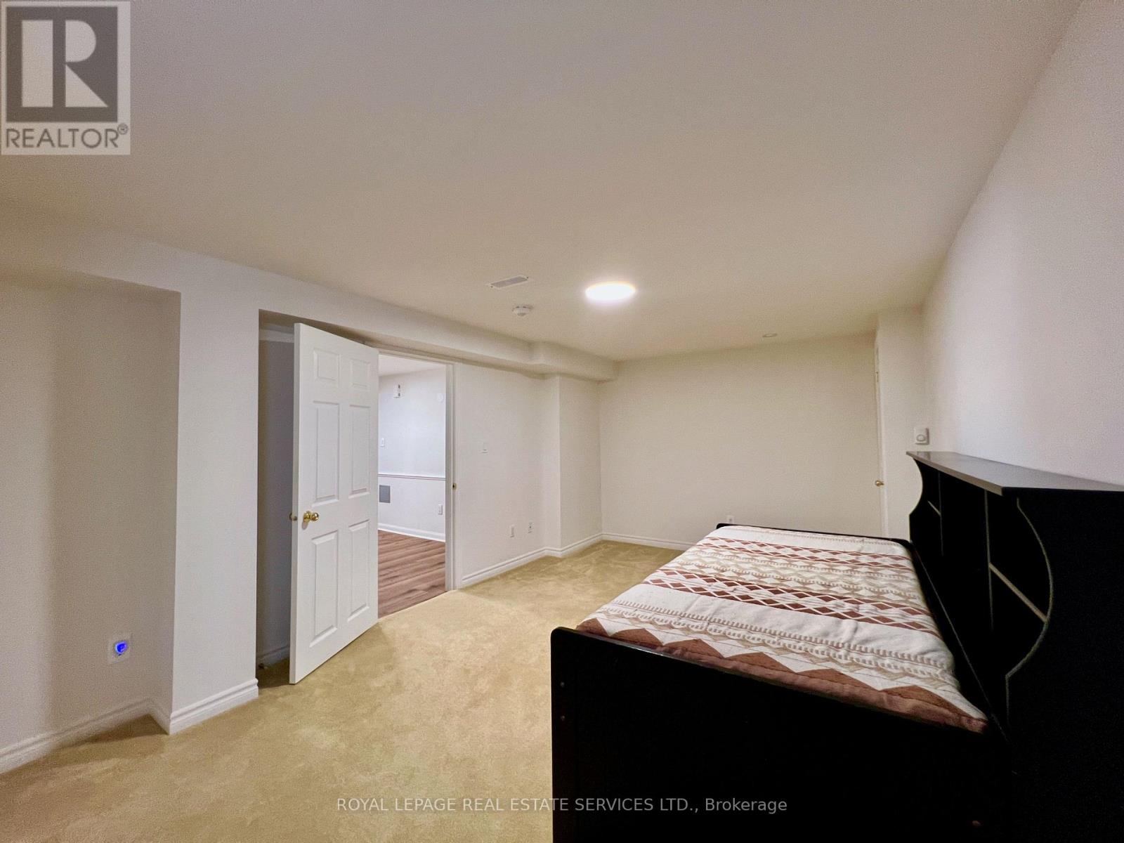 1450 Greenbriar Drive, Oakville, Ontario  L6M 1Z3 - Photo 15 - W12391928