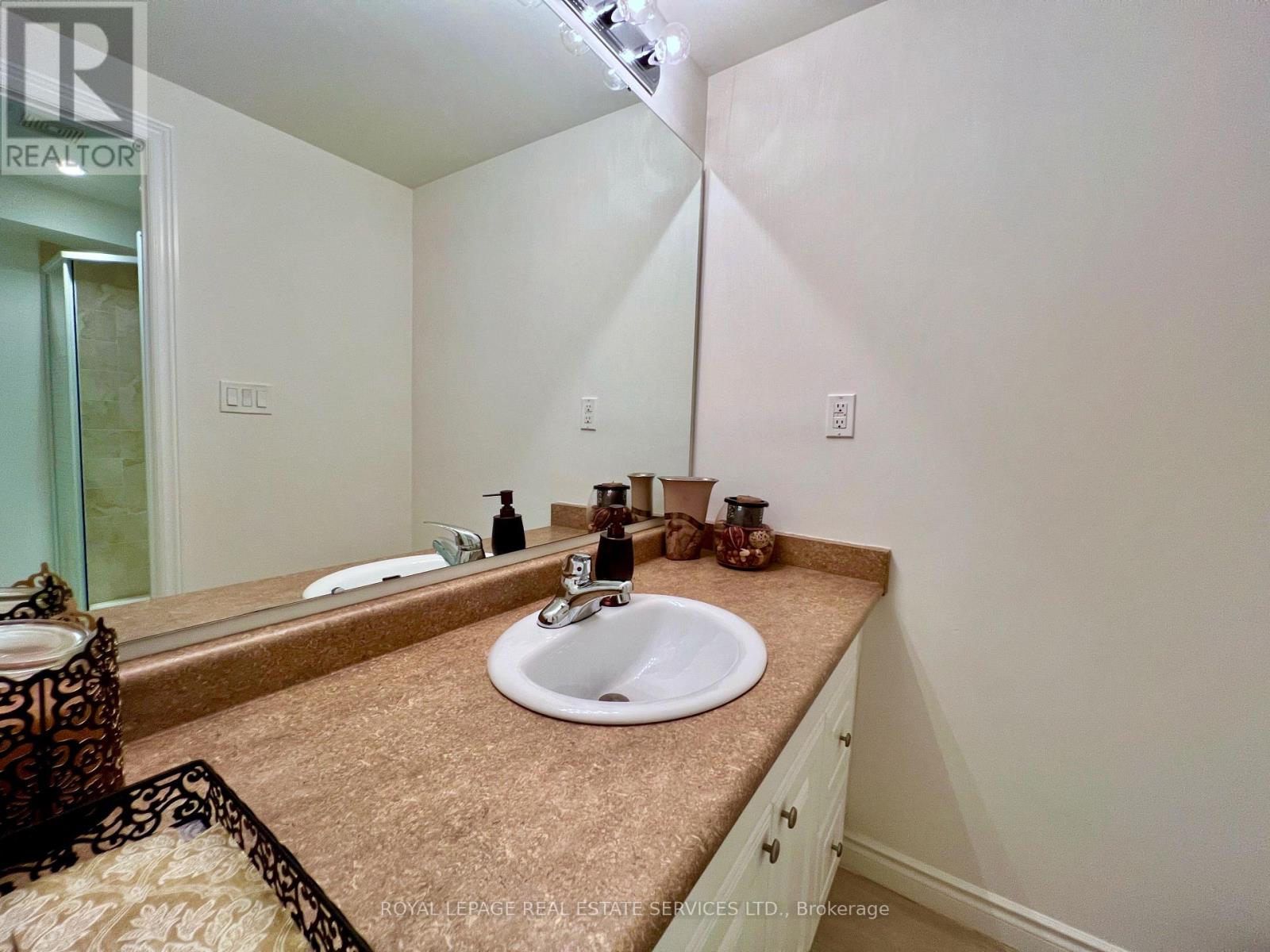 1450 Greenbriar Drive, Oakville, Ontario  L6M 1Z3 - Photo 17 - W12391928