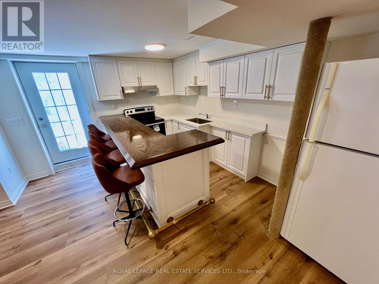 1450 Greenbriar Drive, Oakville, Ontario  L6M 1Z3 - Photo 3 - W12391928