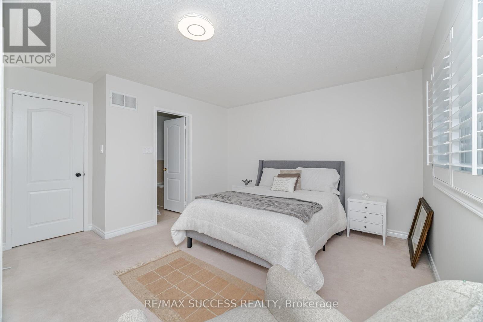 3570 Southwick Street, Mississauga, Ontario  L5M 7N8 - Photo 23 - W12391936