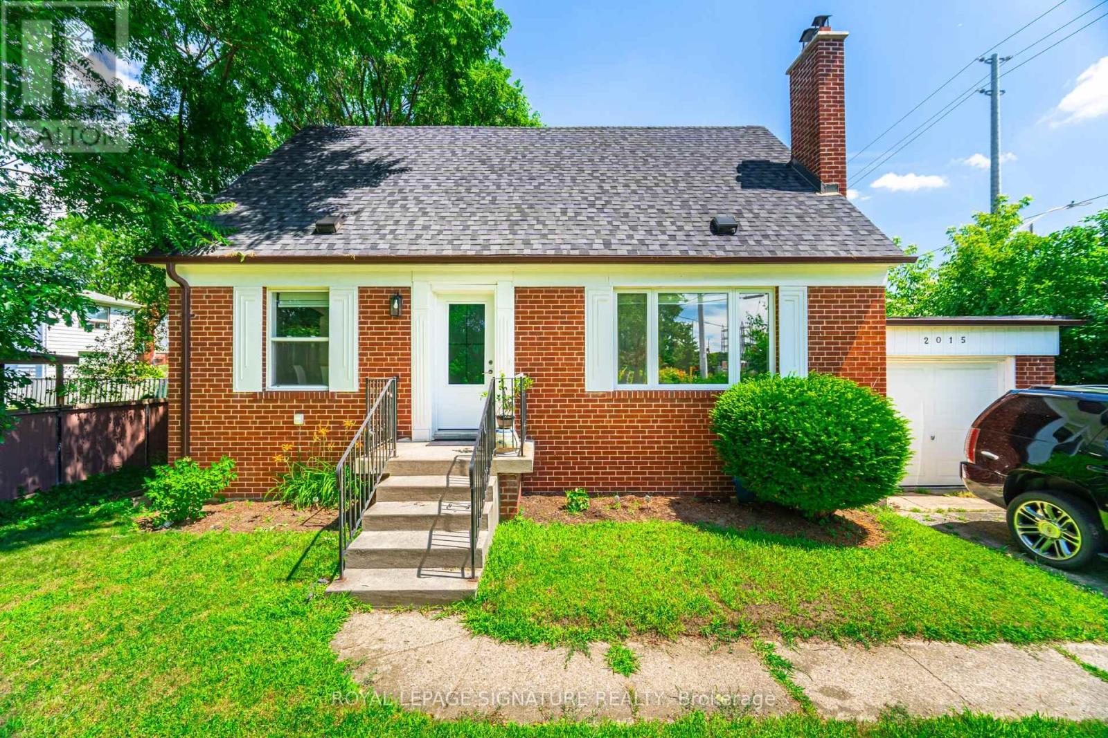 2015 Stanfield Road, Mississauga (Lakeview), Ontario  L4Y 1R2 - Photo 1 - W12391987