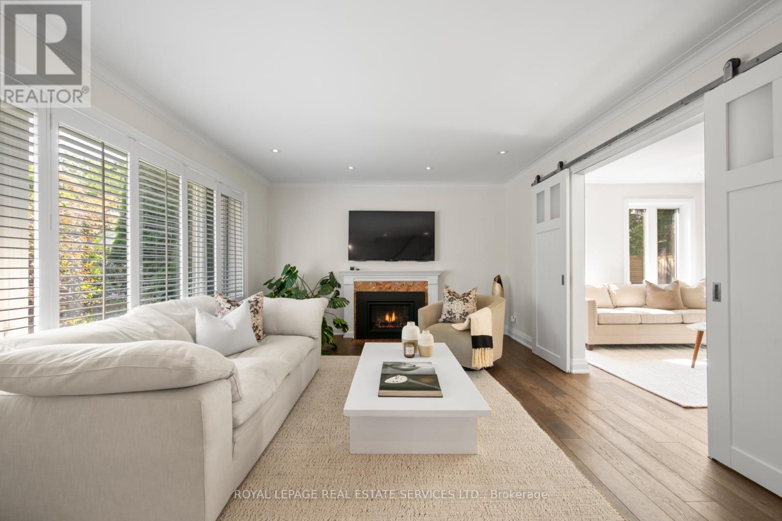 Property at 70 CHESTNUT HILLS PARKWAY image 3