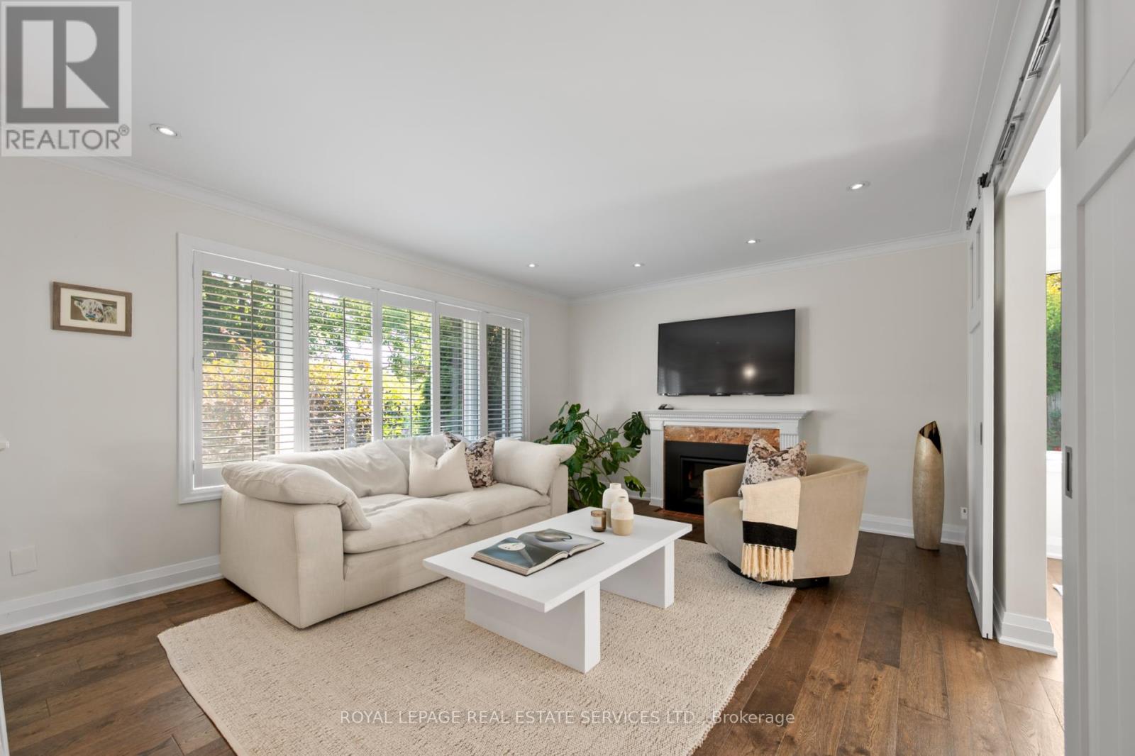Property at 70 CHESTNUT HILLS PARKWAY image 4