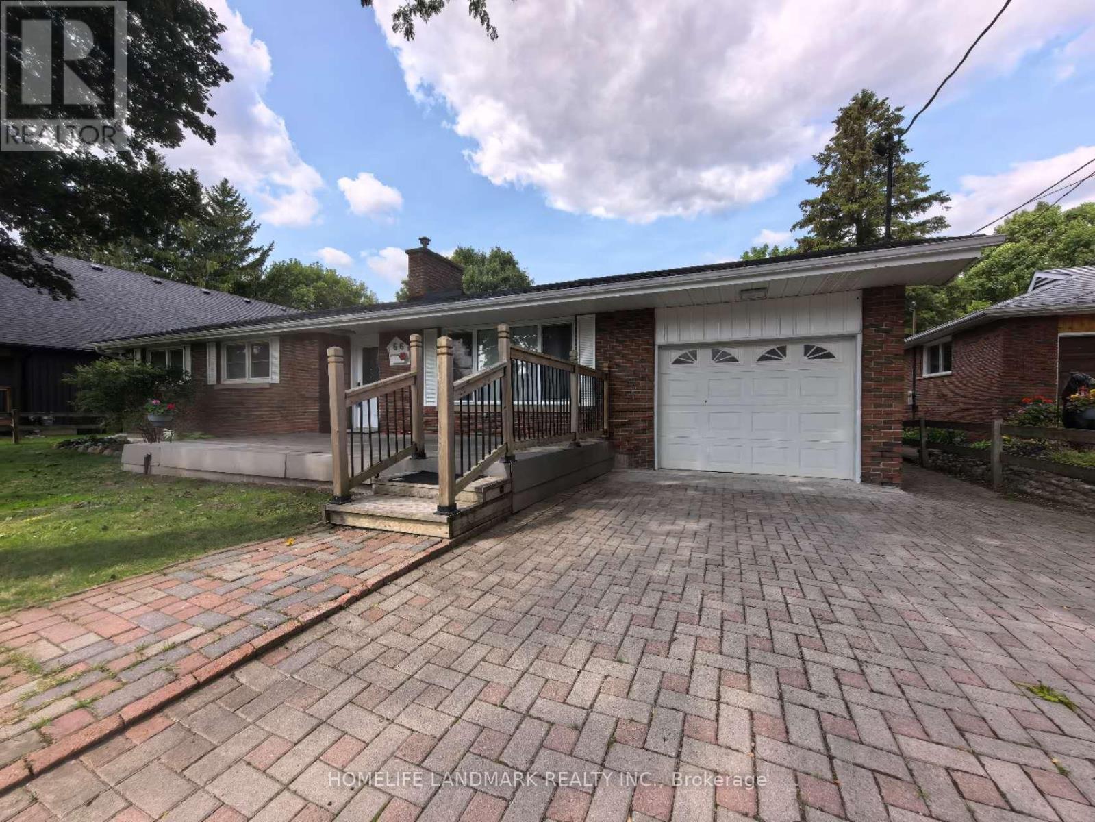 66 May Ave May Avenue, East Gwillimbury (Sharon), Ontario  L0G 1V0 - Photo 2 - N12390370