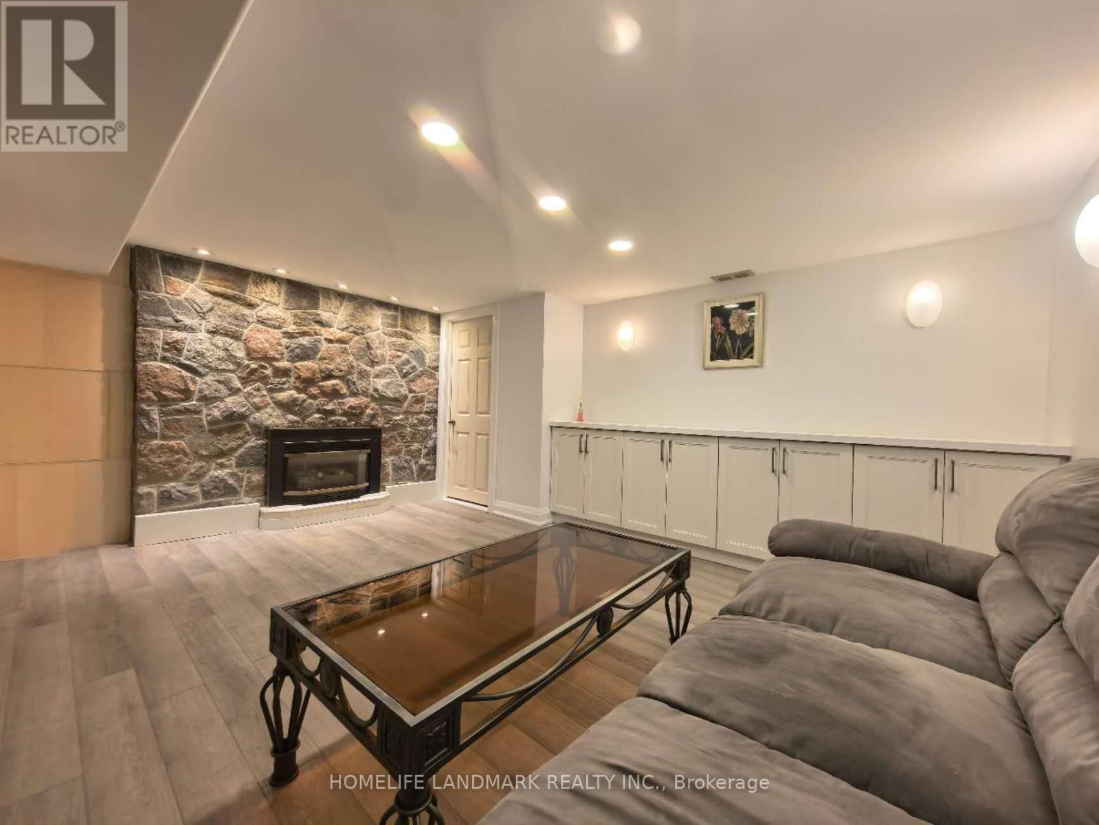66 May Ave May Avenue, East Gwillimbury (Sharon), Ontario  L0G 1V0 - Photo 13 - N12390370