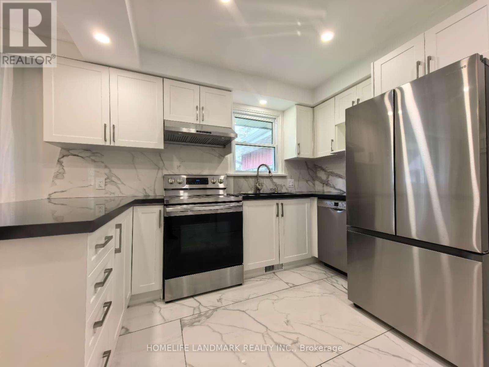 66 May Ave May Avenue, East Gwillimbury (Sharon), Ontario  L0G 1V0 - Photo 4 - N12390370