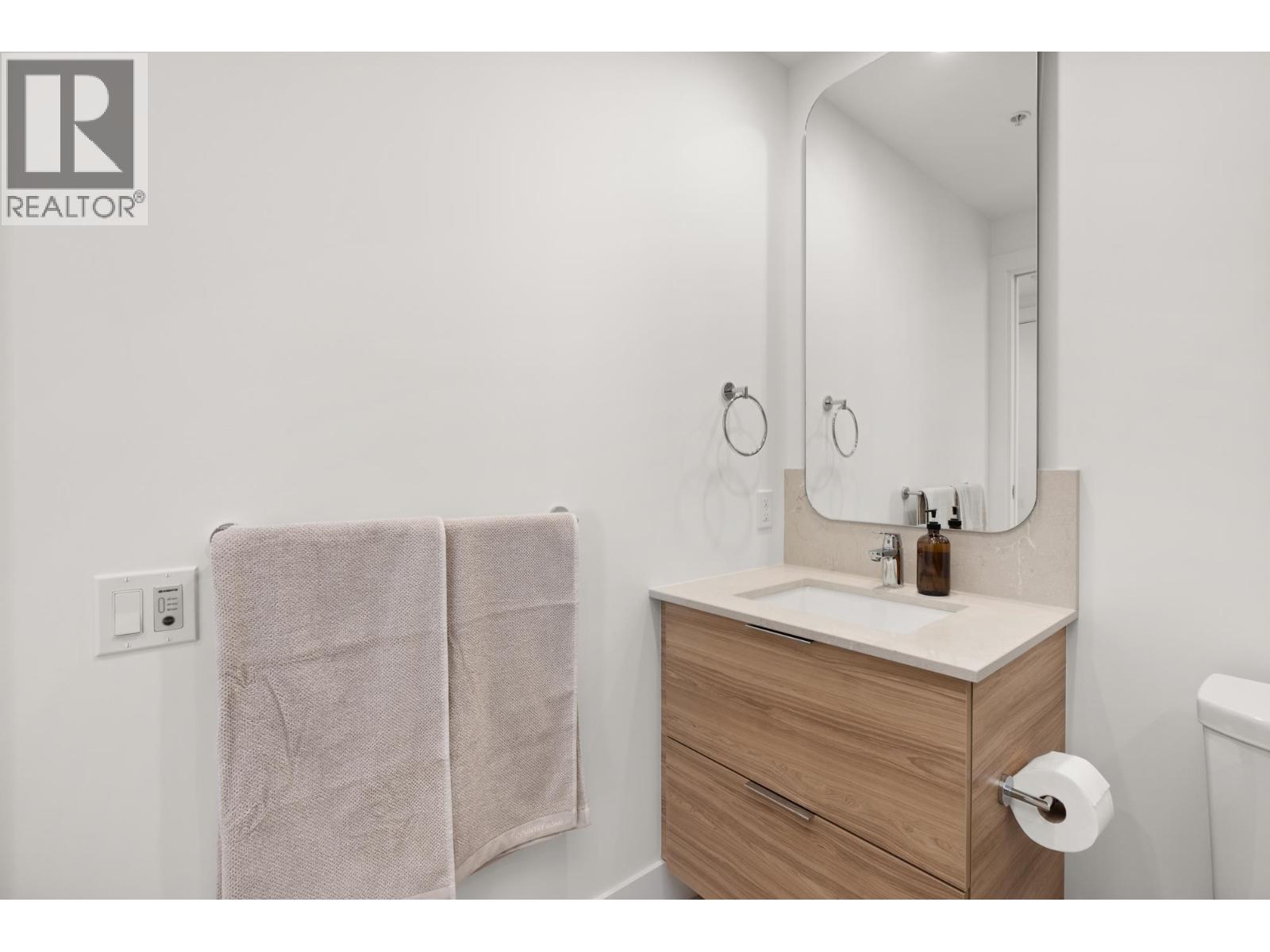 306 2325 Emery Court, North Vancouver, British Columbia  V7J 0E8 - Photo 5 - R3045470