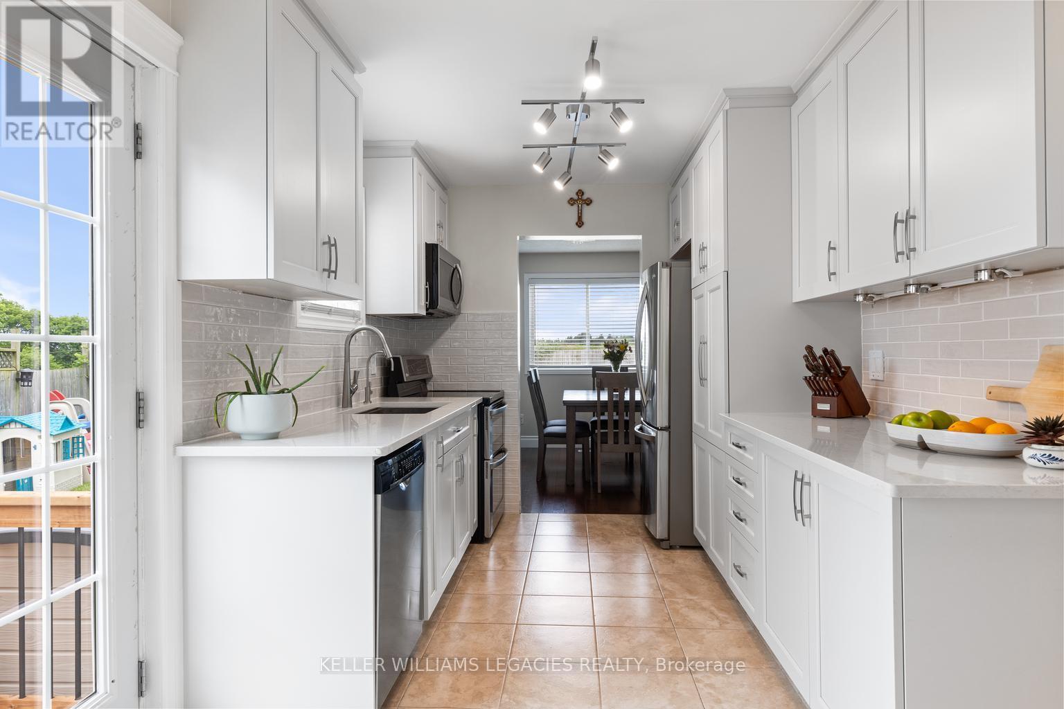 104 Dyer Court, Cambridge, Ontario  N3C 4B9 - Photo 4 - X12391993