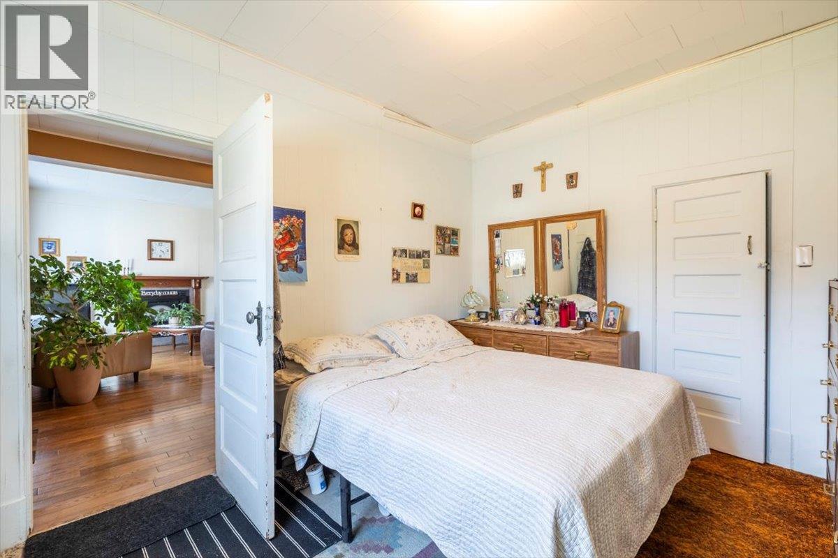 1041 8th Avenue, Fernie, British Columbia  V0b 1M0 - Photo 14 - 10359465