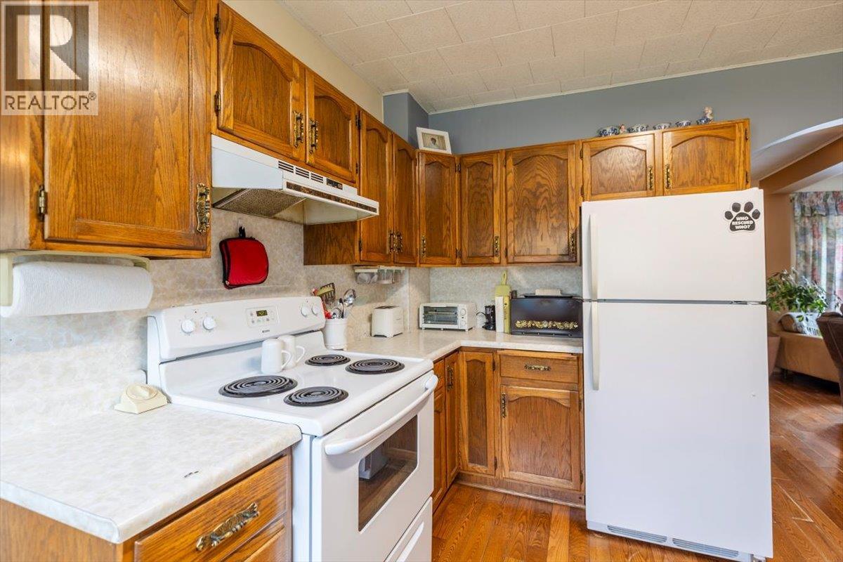 1041 8th Avenue, Fernie, British Columbia  V0b 1M0 - Photo 8 - 10359465