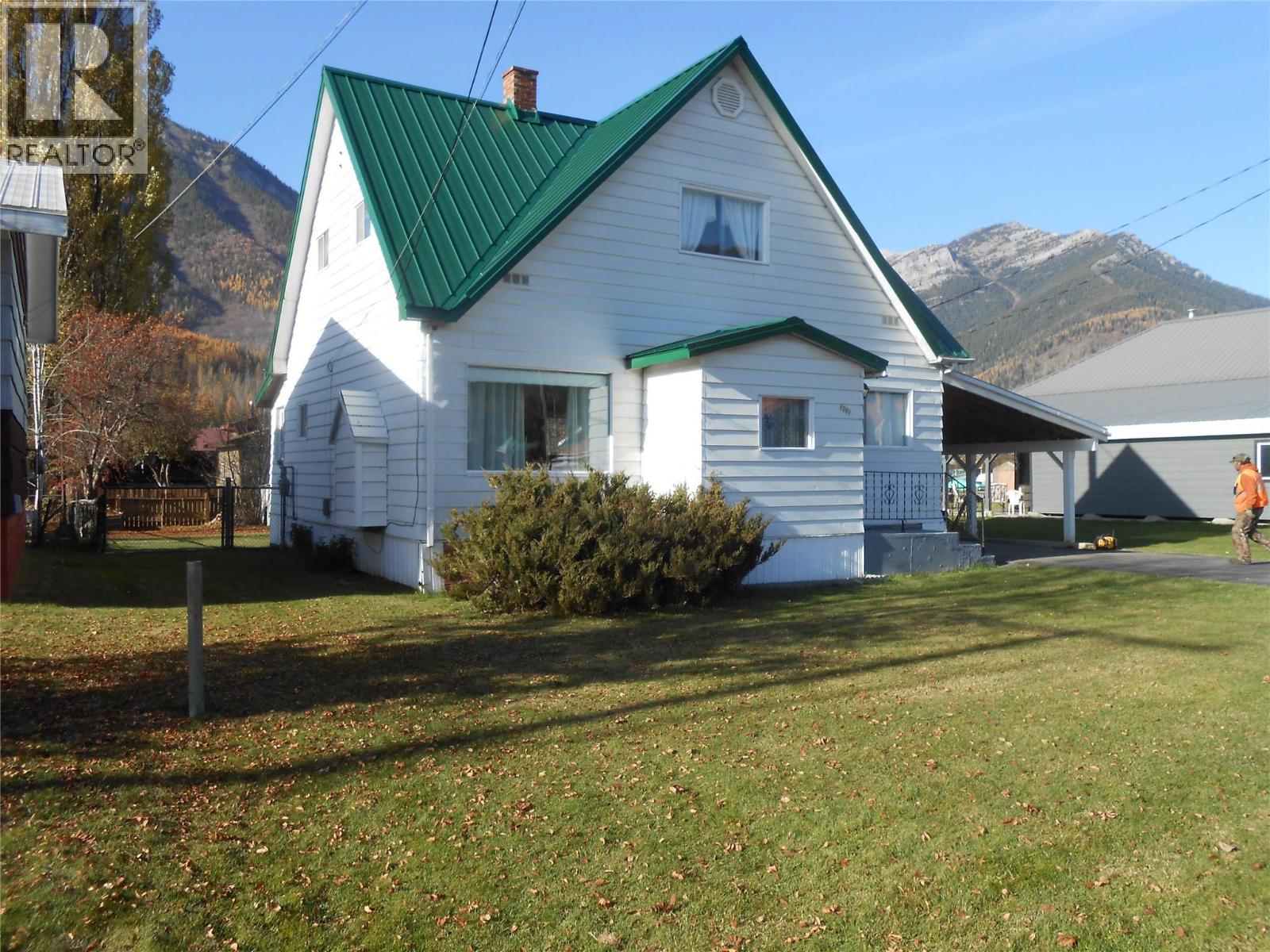 1041 8th Avenue, Fernie, British Columbia  V0b 1M0 - Photo 1 - 10359465