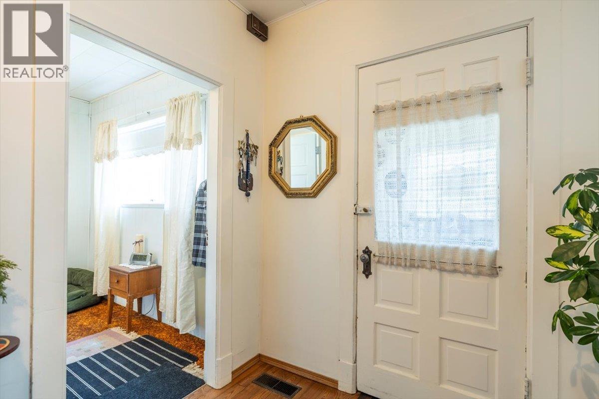 1041 8th Avenue, Fernie, British Columbia  V0b 1M0 - Photo 10 - 10359465