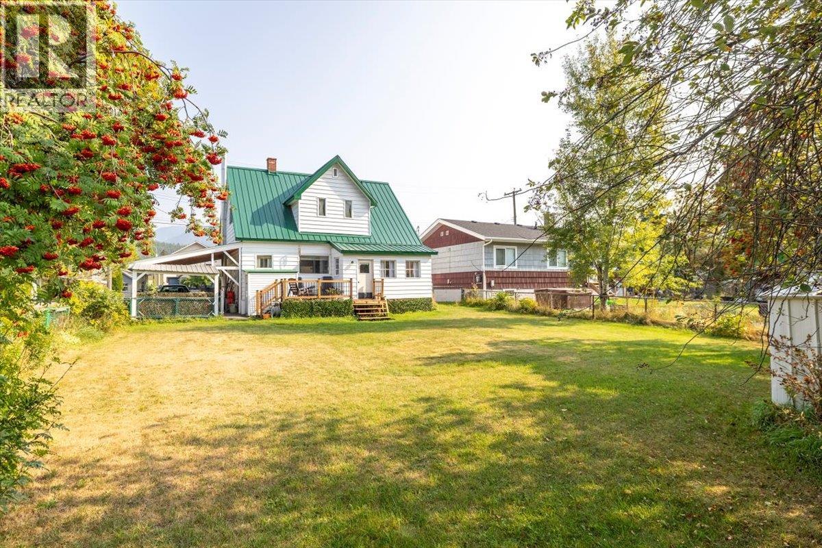 1041 8th Avenue, Fernie, British Columbia  V0b 1M0 - Photo 3 - 10359465
