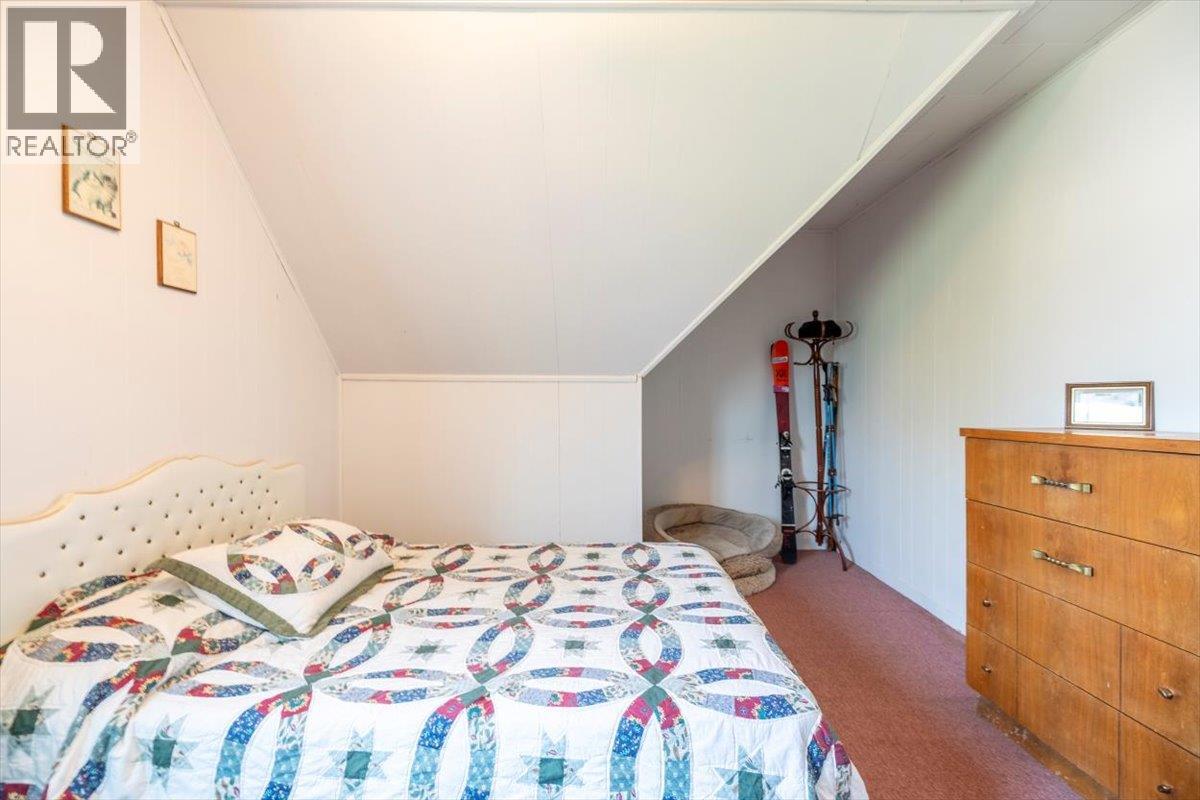1041 8th Avenue, Fernie, British Columbia  V0b 1M0 - Photo 25 - 10359465