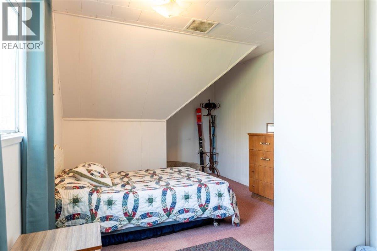 1041 8th Avenue, Fernie, British Columbia  V0b 1M0 - Photo 24 - 10359465