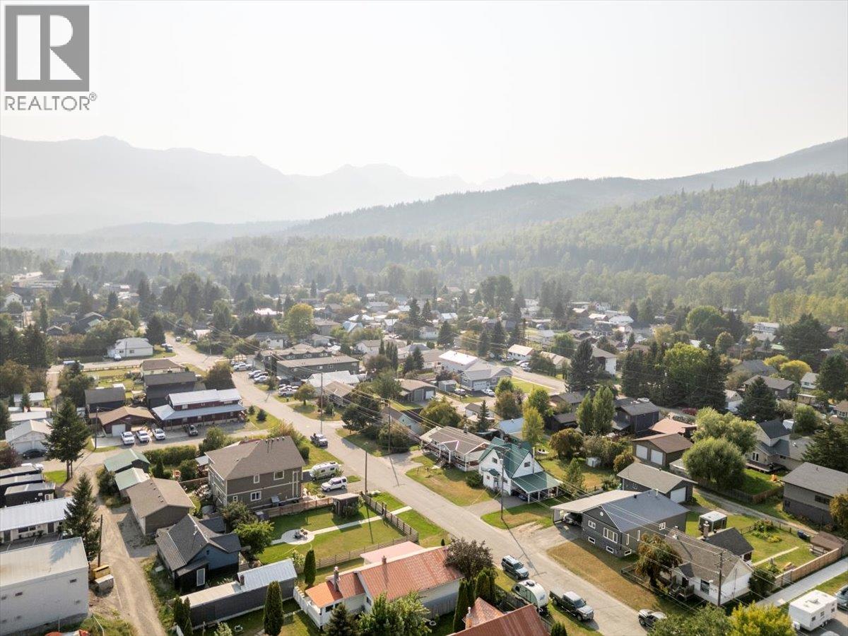 1041 8th Avenue, Fernie, British Columbia  V0b 1M0 - Photo 30 - 10359465