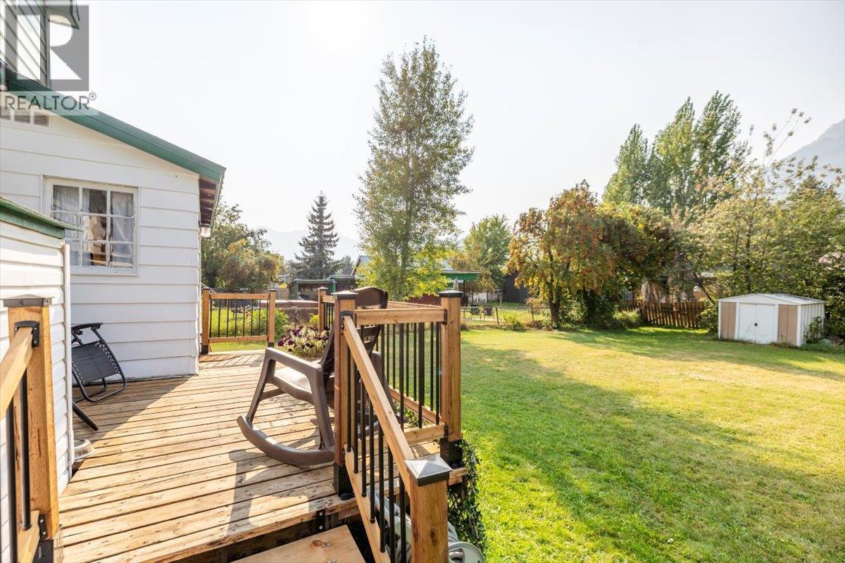 1041 8th Avenue, Fernie, British Columbia  V0b 1M0 - Photo 32 - 10359465