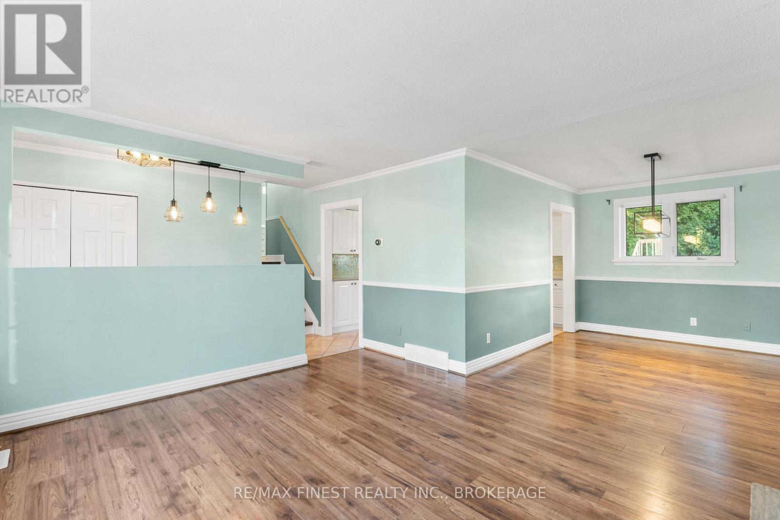 52 Windsor Drive, Brockville, Ontario  K6V 3H6 - Photo 11 - X12392214