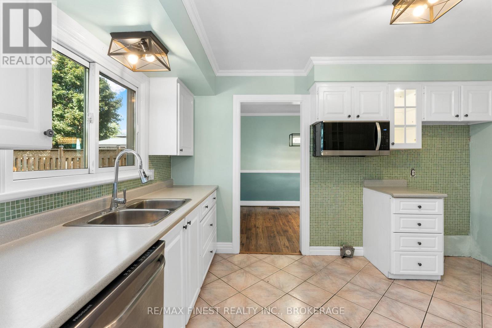 52 Windsor Drive, Brockville, Ontario  K6V 3H6 - Photo 17 - X12392214