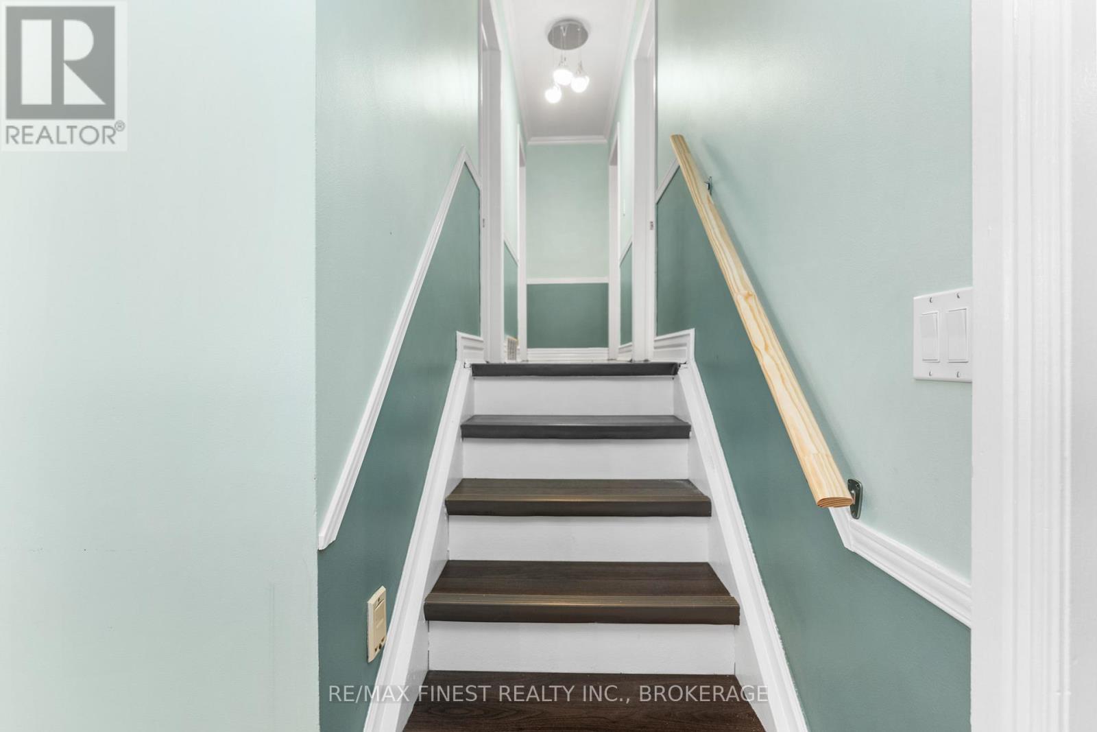 52 Windsor Drive, Brockville, Ontario  K6V 3H6 - Photo 18 - X12392214