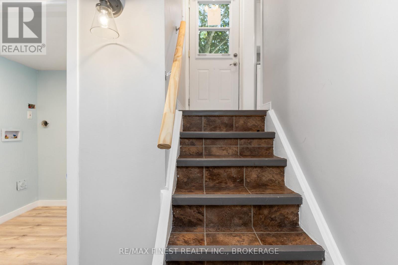 52 Windsor Drive, Brockville, Ontario  K6V 3H6 - Photo 28 - X12392214