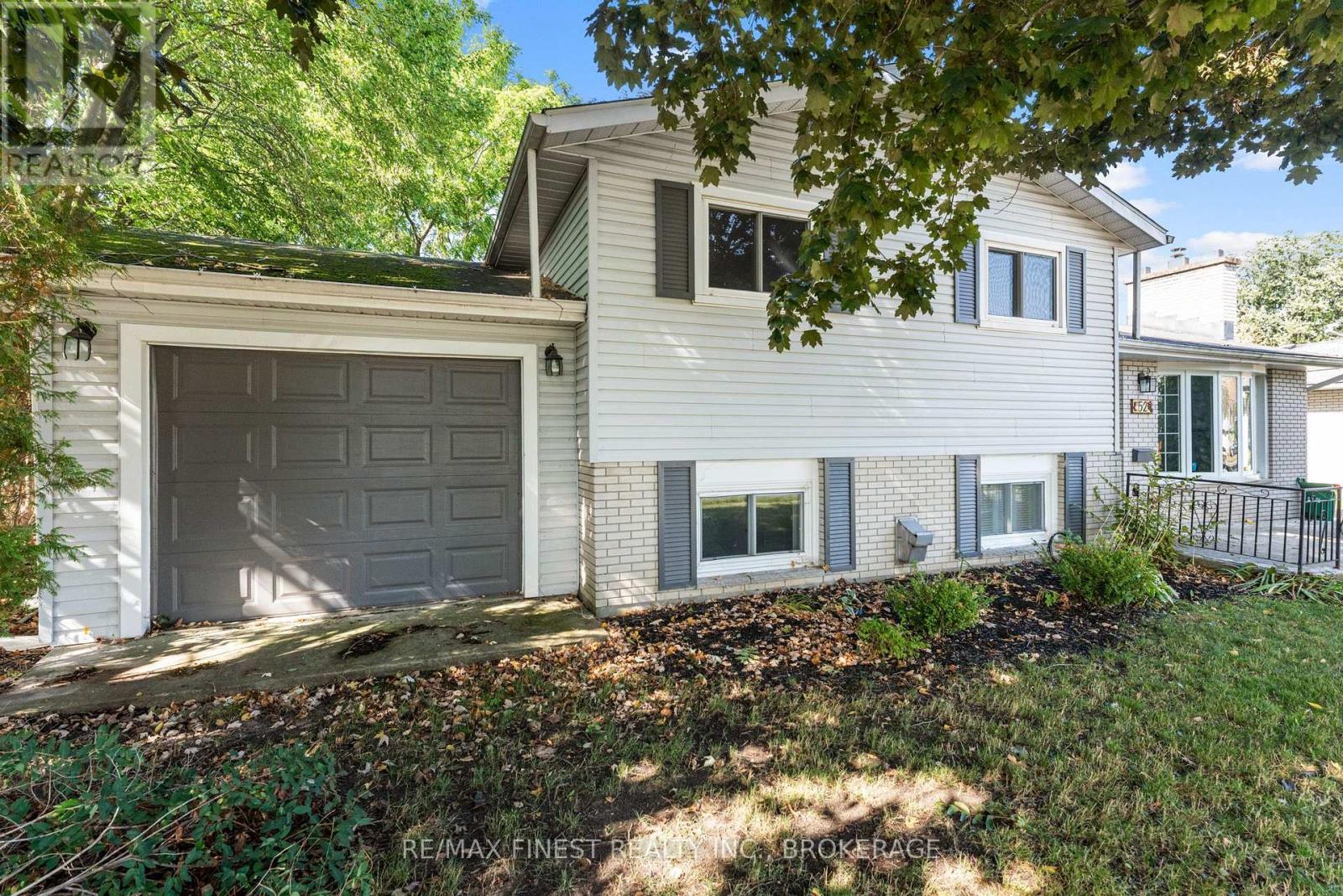 52 Windsor Drive, Brockville, Ontario  K6V 3H6 - Photo 3 - X12392214