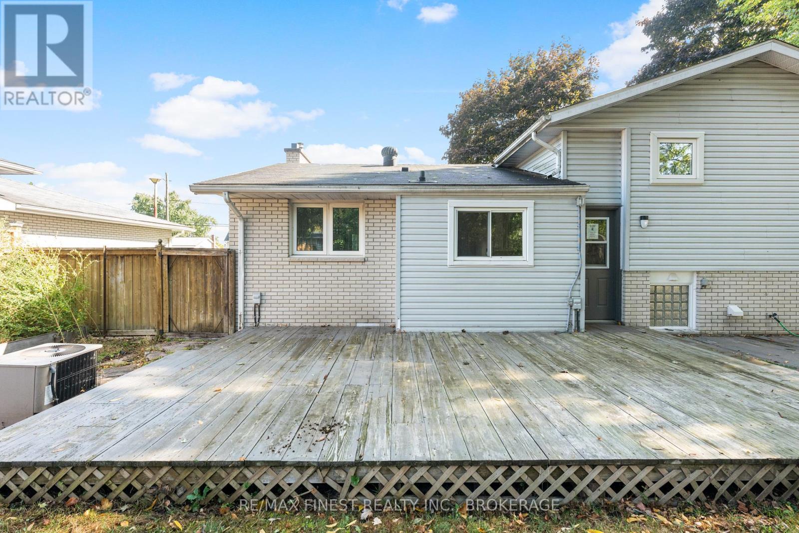 52 Windsor Drive, Brockville, Ontario  K6V 3H6 - Photo 46 - X12392214