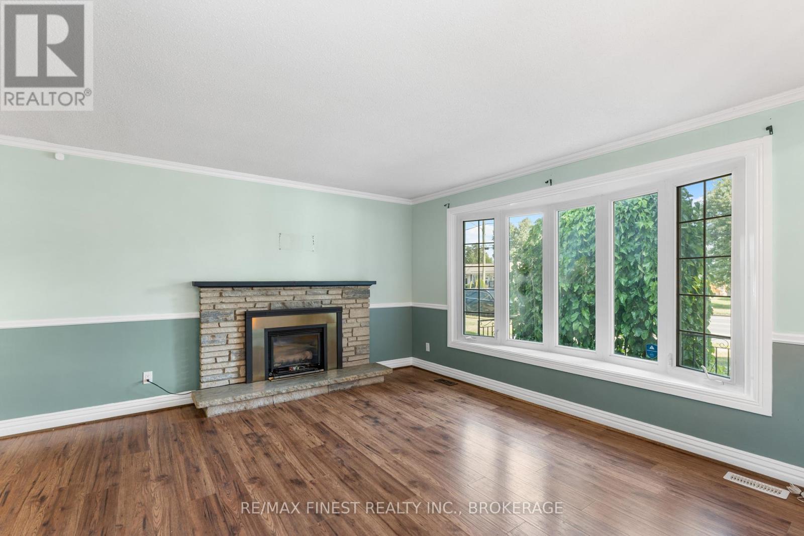 52 Windsor Drive, Brockville, Ontario  K6V 3H6 - Photo 9 - X12392214